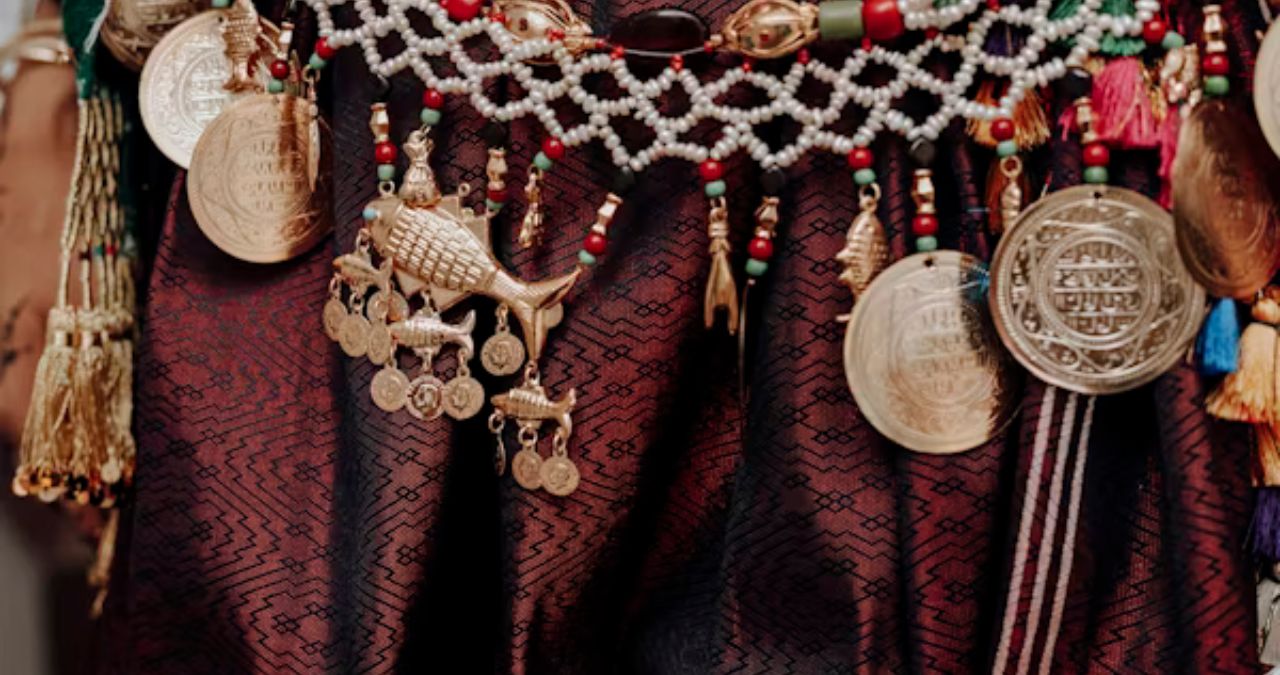 Esclava de Oro Meaning: Decoding Its Golden Slave Paradox